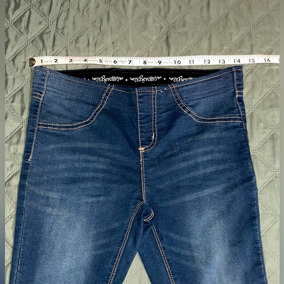 REVOLT Pull-On Flare Jeans, Medium Blue wash with Fading, size 5, LIKE NEW - Picture 8 of 11